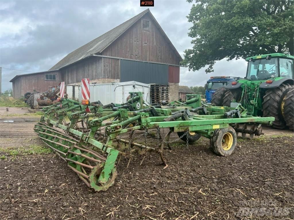 John Deere 410A Další stroje na zpracování půdy a příslušenství