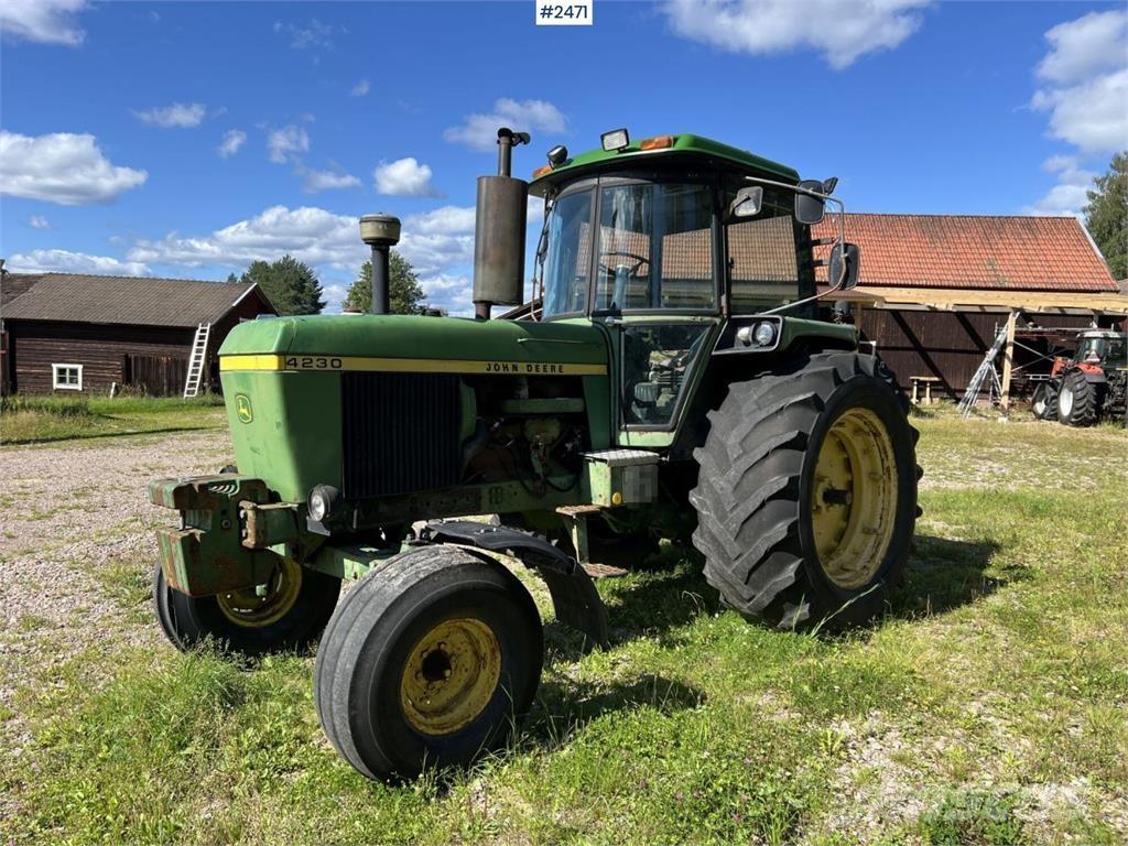 John Deere 4230 Traktory