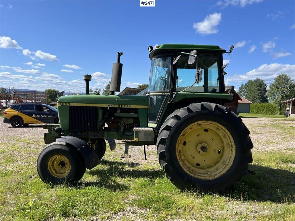 John Deere 4230 Traktory