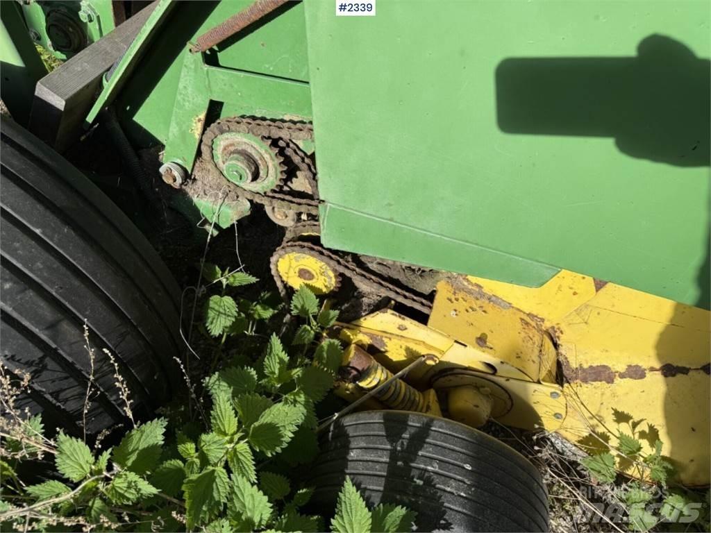 John Deere 550 Lis na válcové balíky