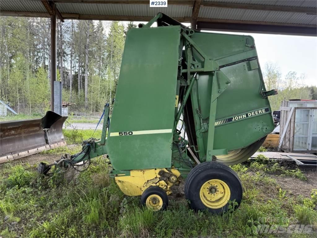 John Deere 550 Lis na válcové balíky