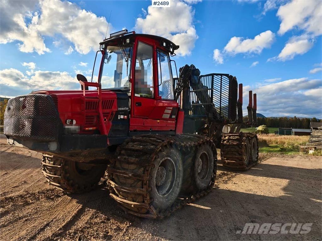 Komatsu 895 Vyvážecí traktory