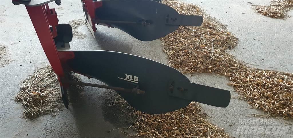 Agrolux 6SK Oboustranné pluhy