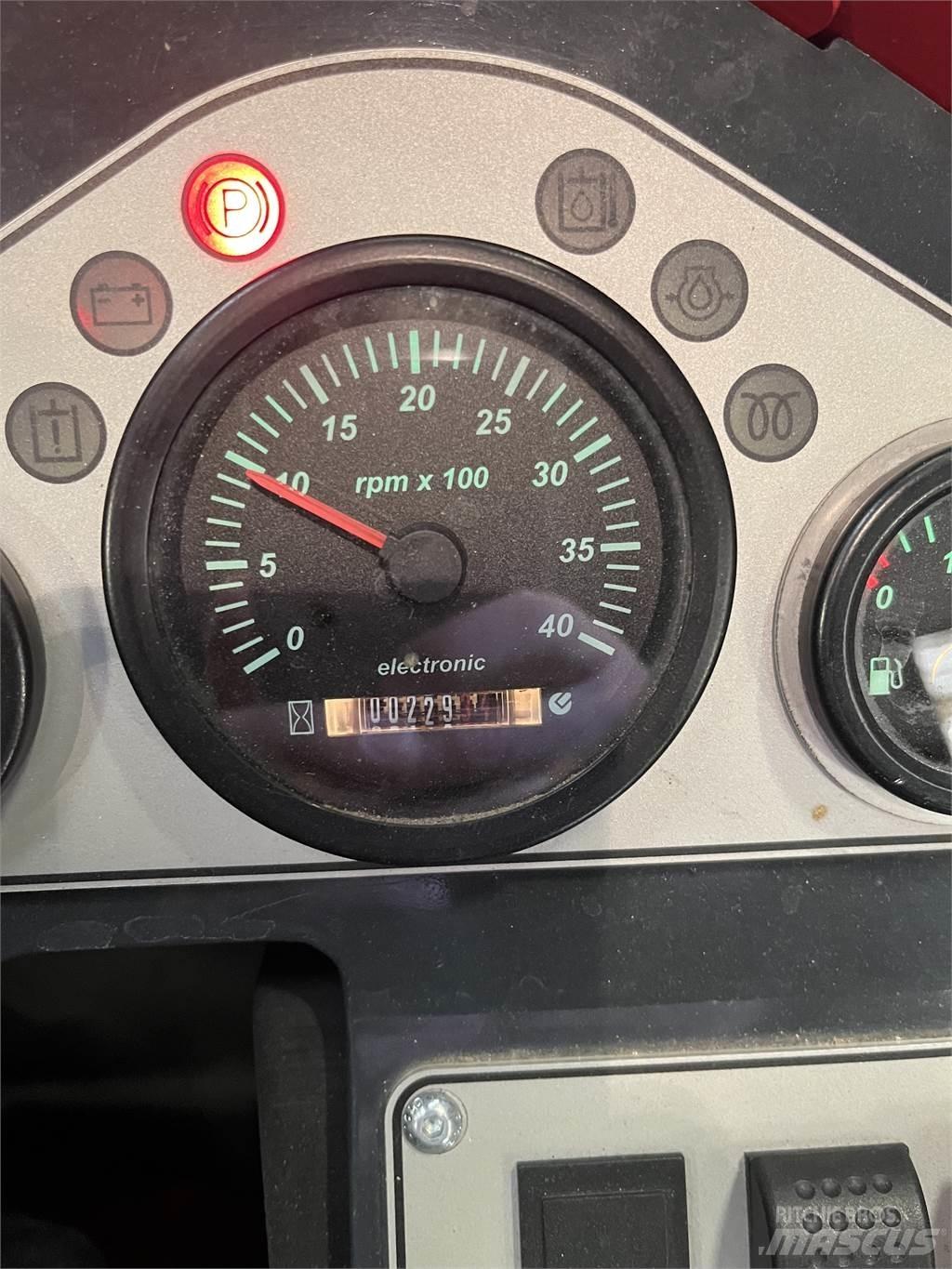 Norcar A7240 Víceúčelové nakladače
