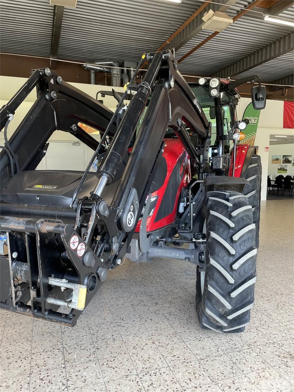 Valtra 135LH Traktory