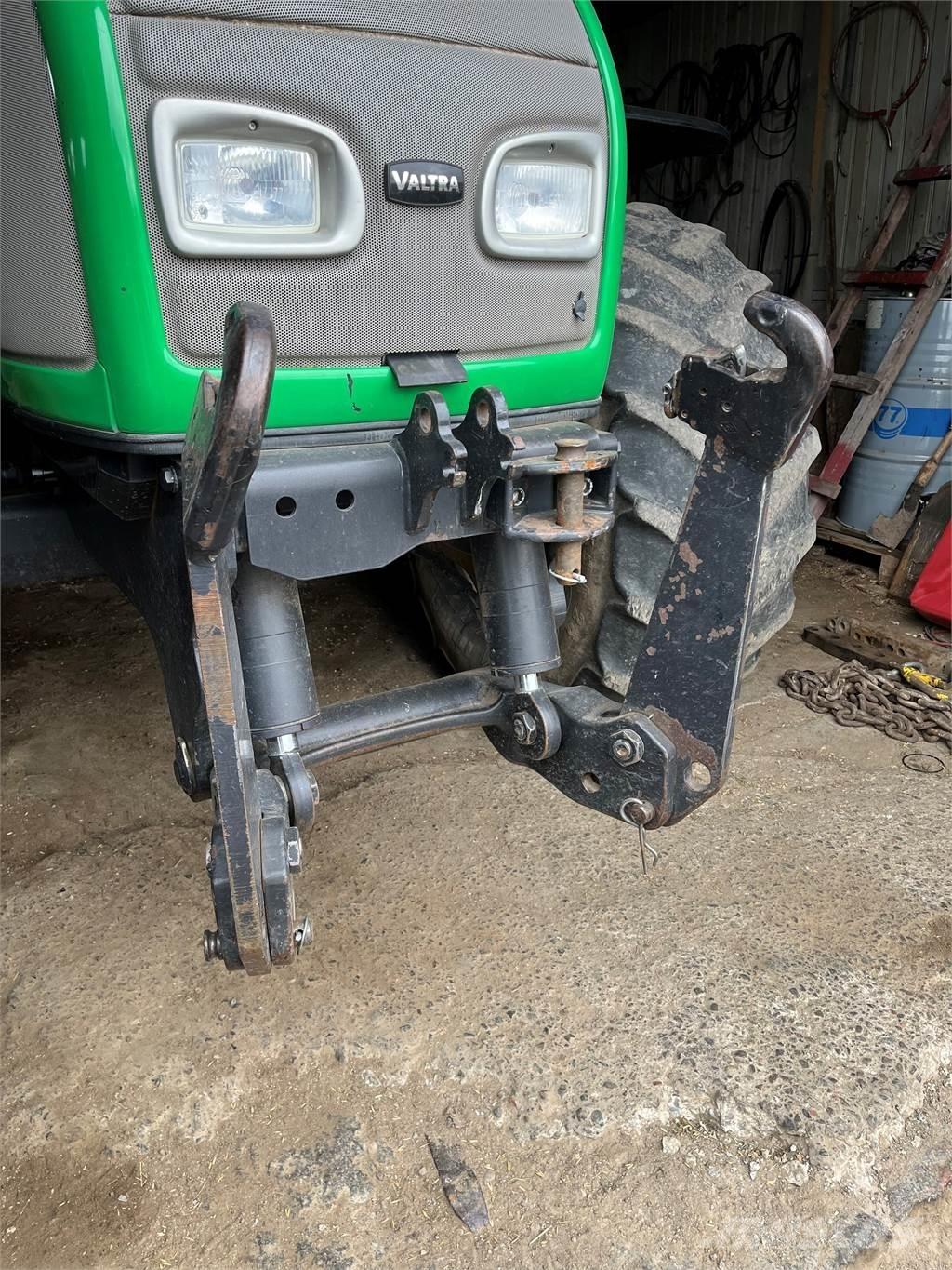 Valtra 170CH Traktory