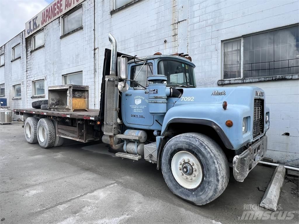 Mack RD690S Užitkové stroje