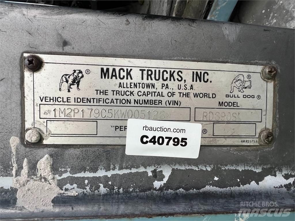 Mack RD690S Užitkové stroje