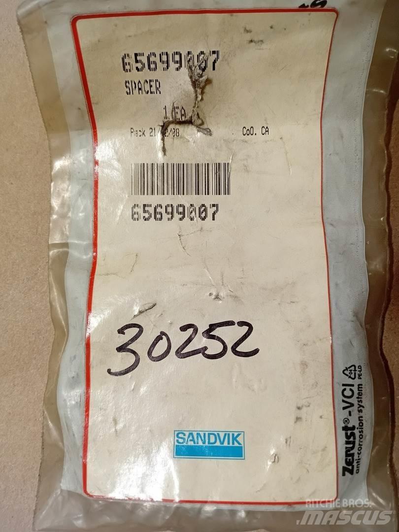Sandvik DT65699007 Drtící zařízení