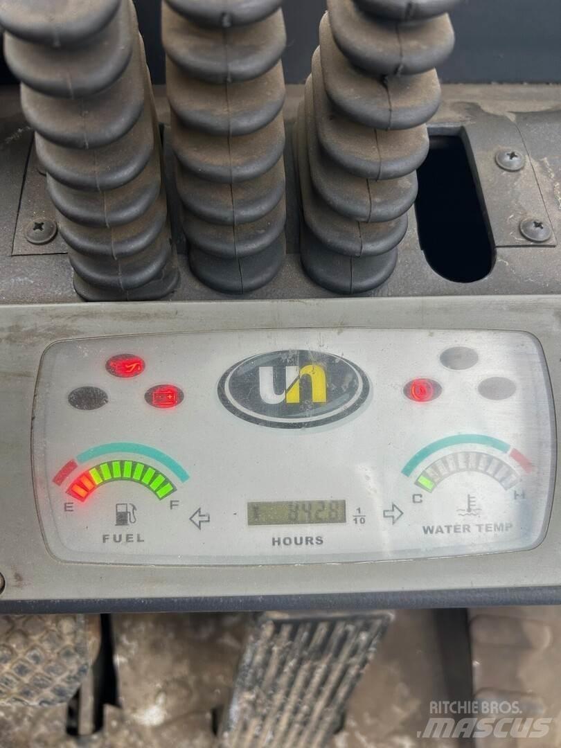 UN Forklift FL25T-JA Stavebnictví - ostatní