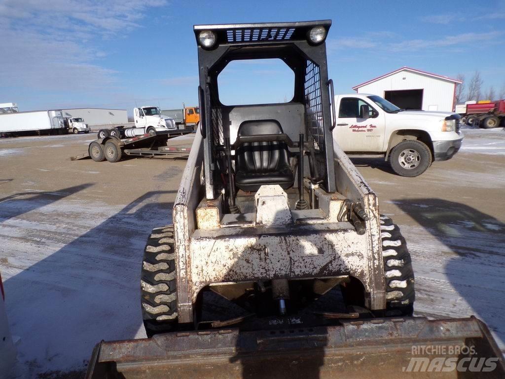Bobcat 843B Smykem řízené nakladače