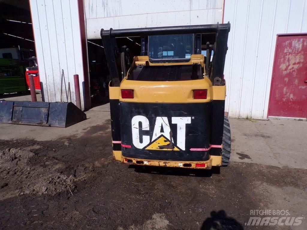 CAT 232 Smykem řízené nakladače