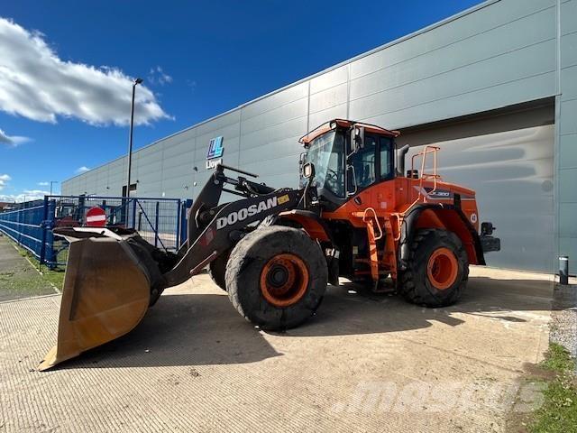 Develon DL300-5 Kolové nakladače