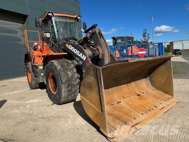 Develon DL300-5 Kolové nakladače