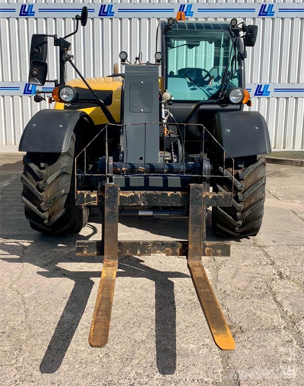 New Holland TH7.37 Teleskopické manipulátory