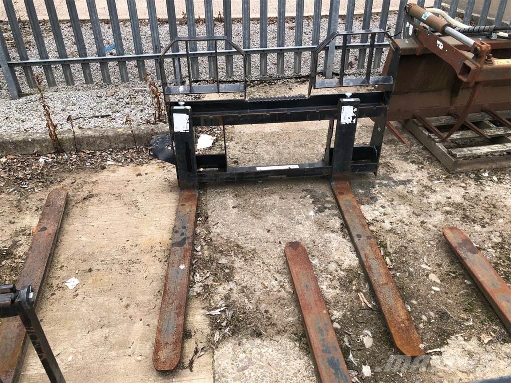  Pallet Forks Smykem řízené nakladače