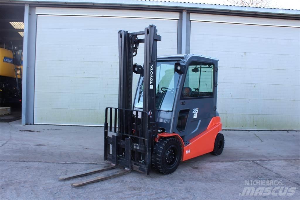 Toyota 4T Forklift Další