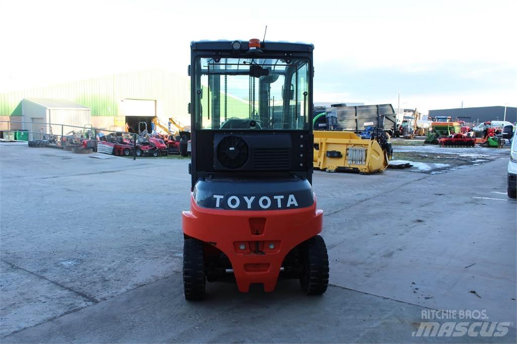 Toyota 4T Forklift Další