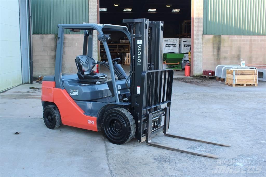 Toyota Tonero 2.5T Stavebnictví - ostatní