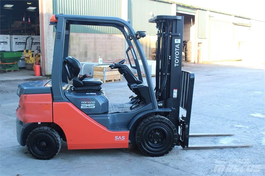 Toyota Tonero 2.5T Stavebnictví - ostatní