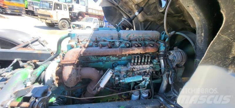 Scania 113M 360 Nákladní vozidlo bez nástavby