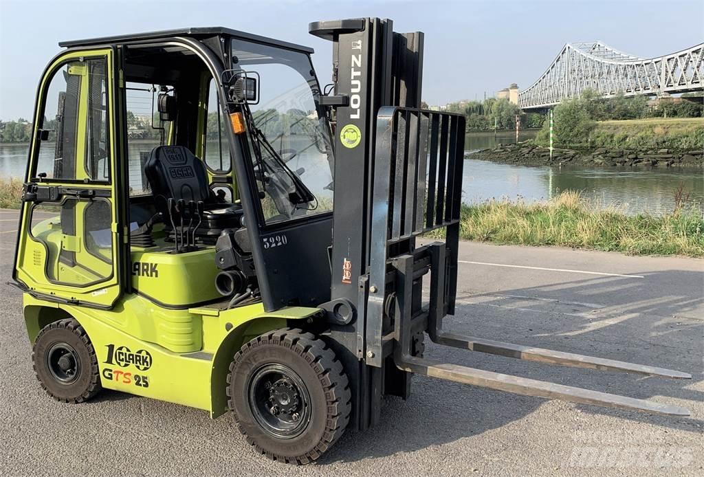Clark GTS25D Další