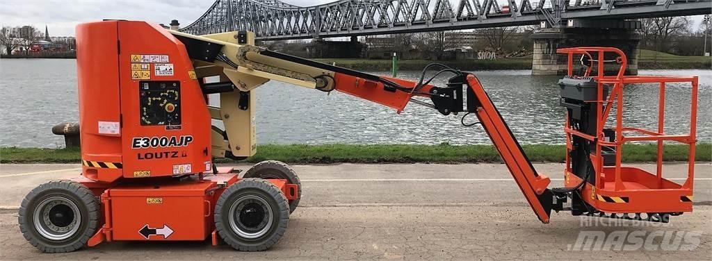 JLG E300AJP Další zvedače a plošiny