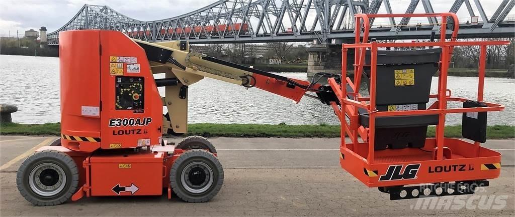 JLG E300AJP Další zvedače a plošiny