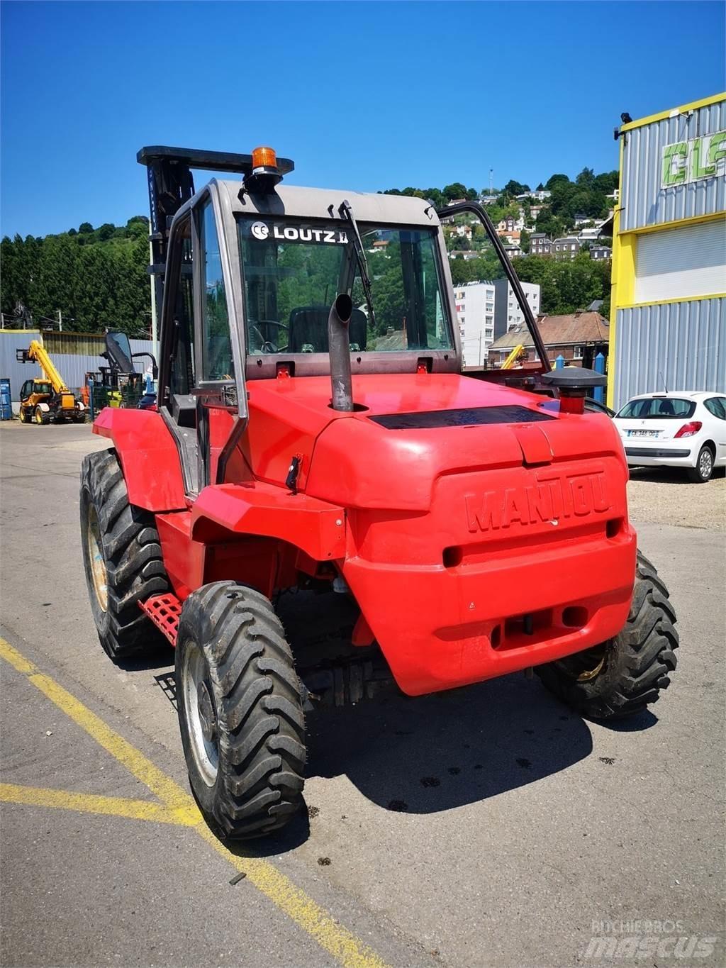 Manitou M26-4 Terénní vysokozdvižné vozíky