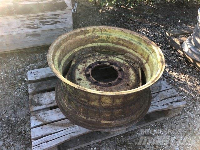 GKN 15X30 Pneumatiky, kola a ráfky