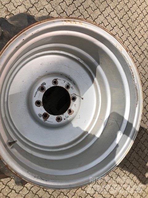 GKN 27X32 Pneumatiky, kola a ráfky