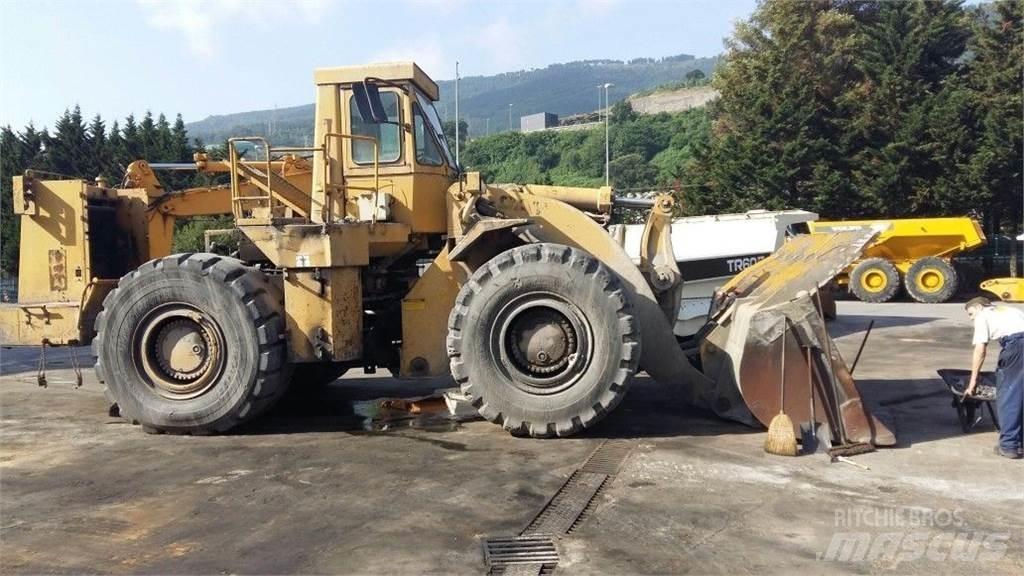 CAT 988B Kolové nakladače