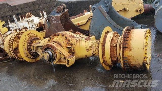 CAT 988B Nápravy