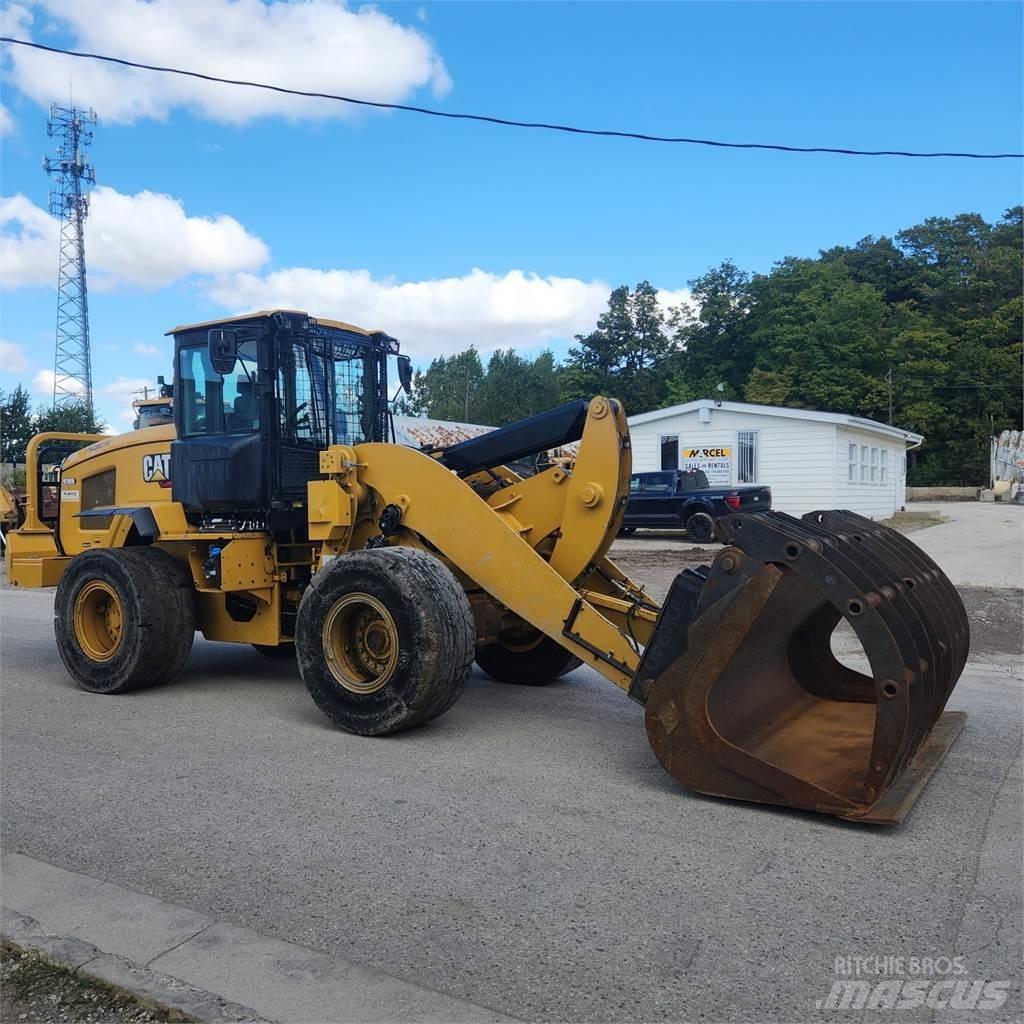 CAT 938M Kolové nakladače