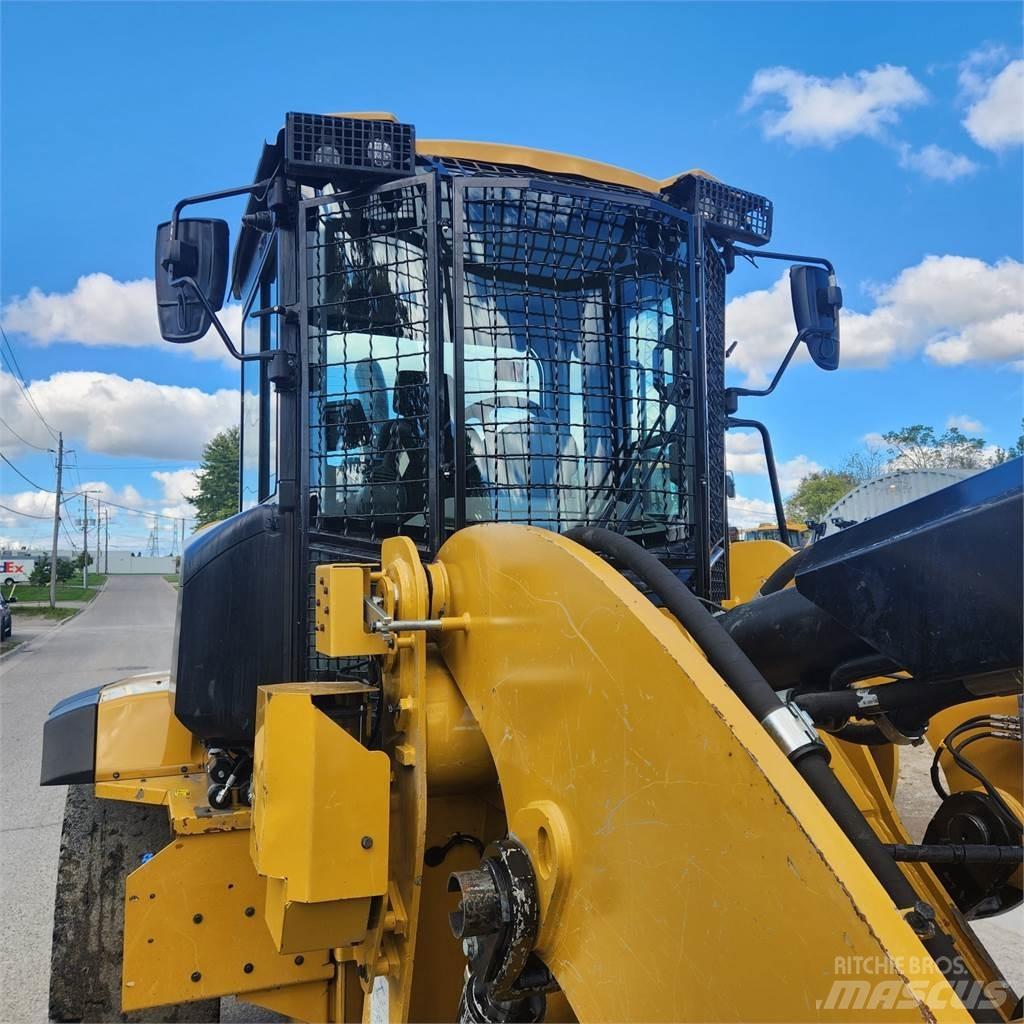 CAT 938M Kolové nakladače
