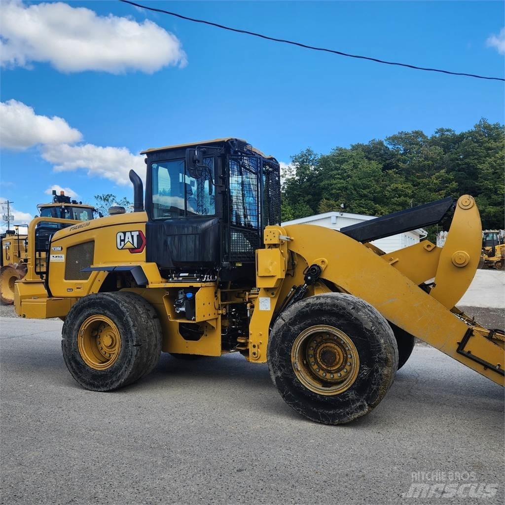 CAT 938M Kolové nakladače