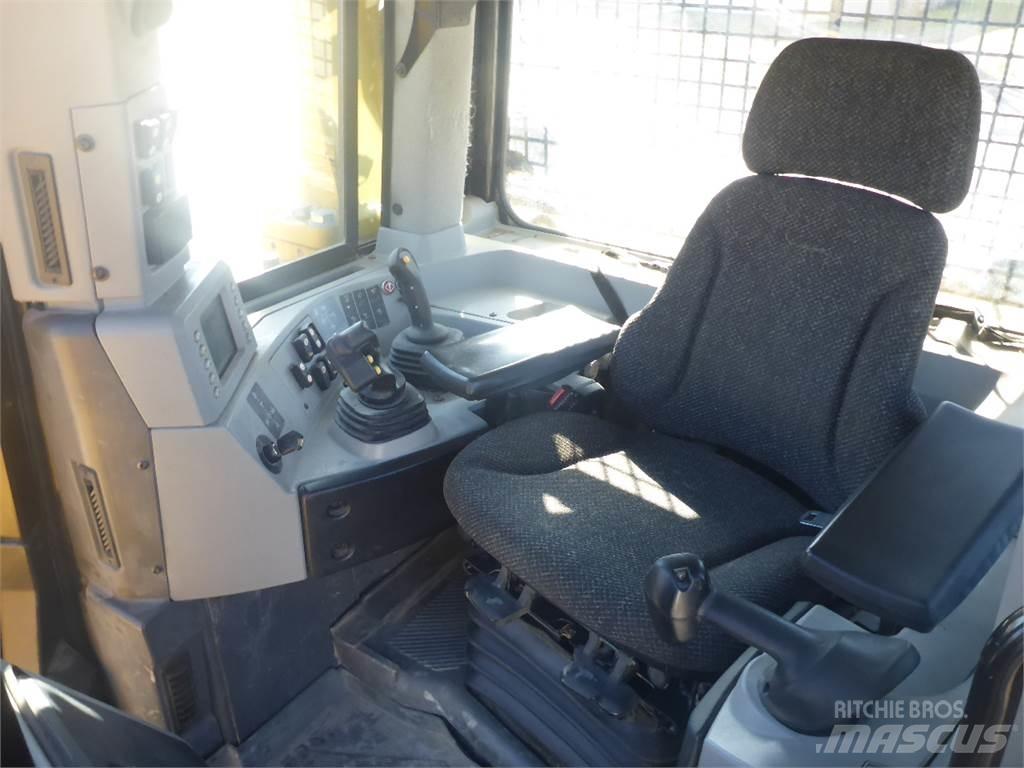 CAT D8T Pásové dozery