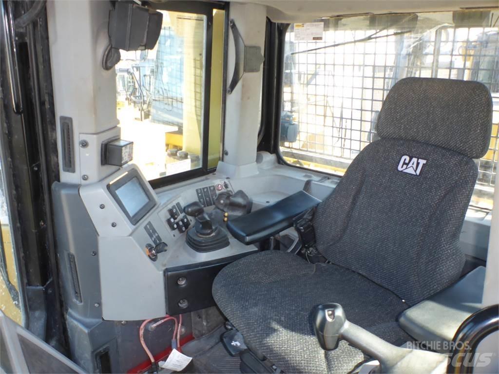 CAT D8T Pásové dozery