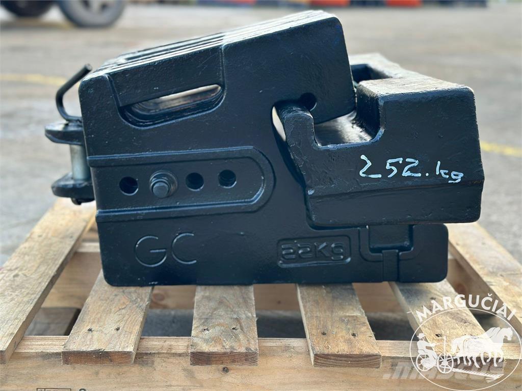 Farmtrac 252 kg. Další