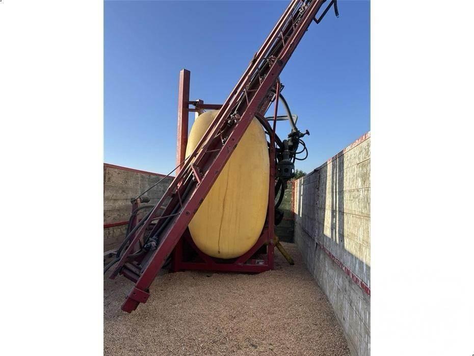 Hardi 1000 ltr., 12 m. Další