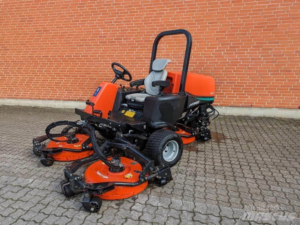 Jacobsen AR-3 Samojízdné sekačky
