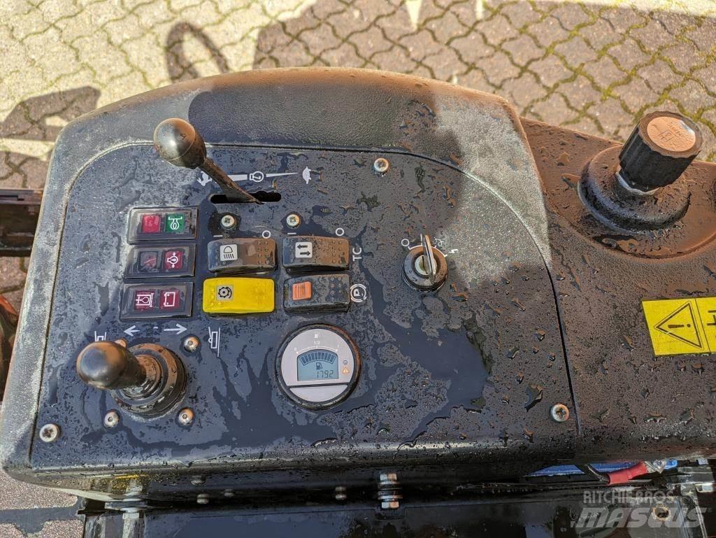 Jacobsen AR-3 Samojízdné sekačky