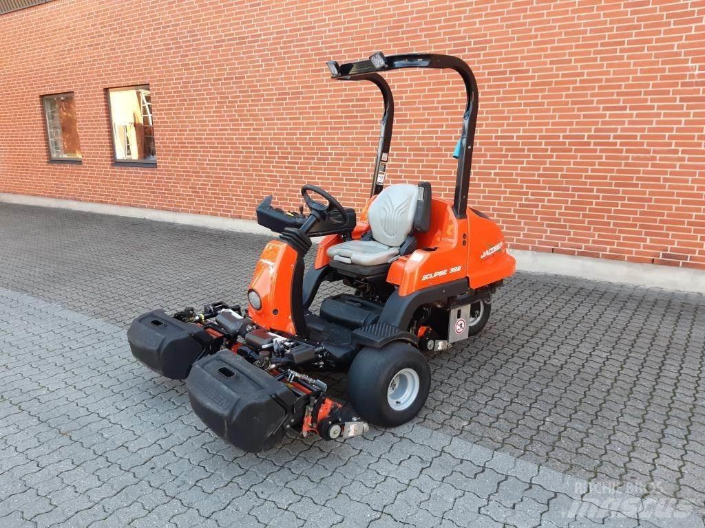 Jacobsen ECLIPS 322 Samojízdné sekačky