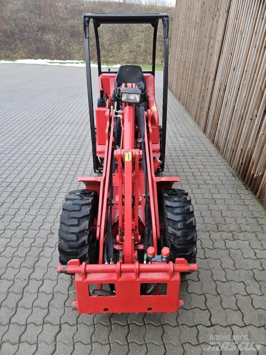 Schäffer 2428 SLT Mininakladače