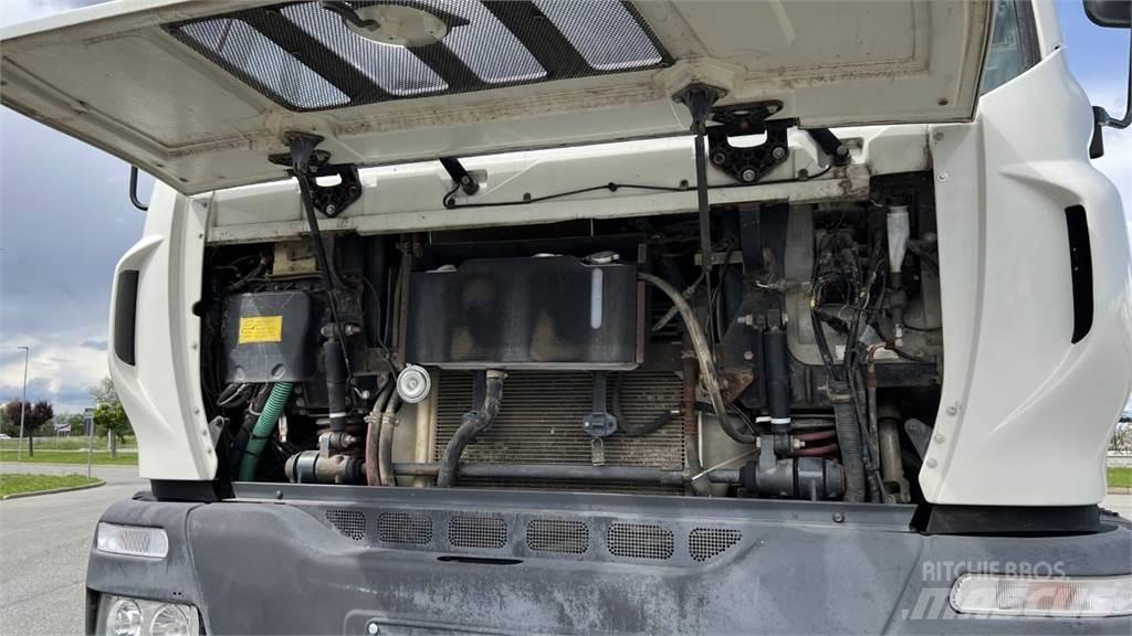 Astra HD8E 44.38 4x4 Cisternové vozy