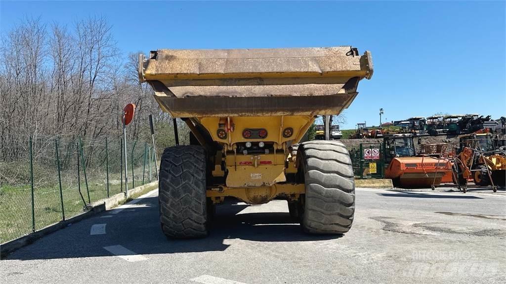 Bell B30E 6x6 Vyklápěcí dempry