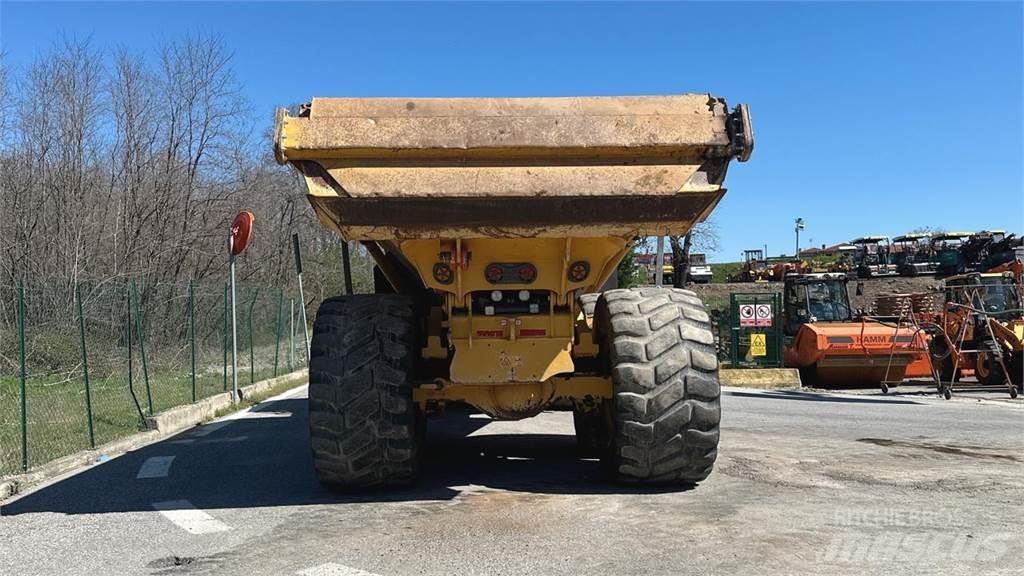 Bell B30E 6x6 Vyklápěcí dempry