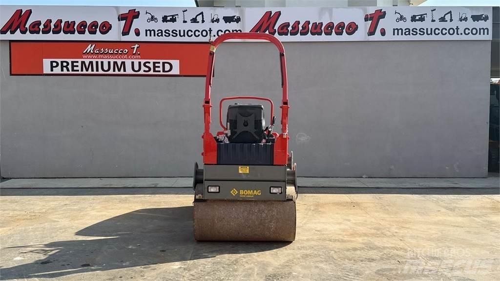 Bomag BW120 AD-4 Půdní kompaktory
