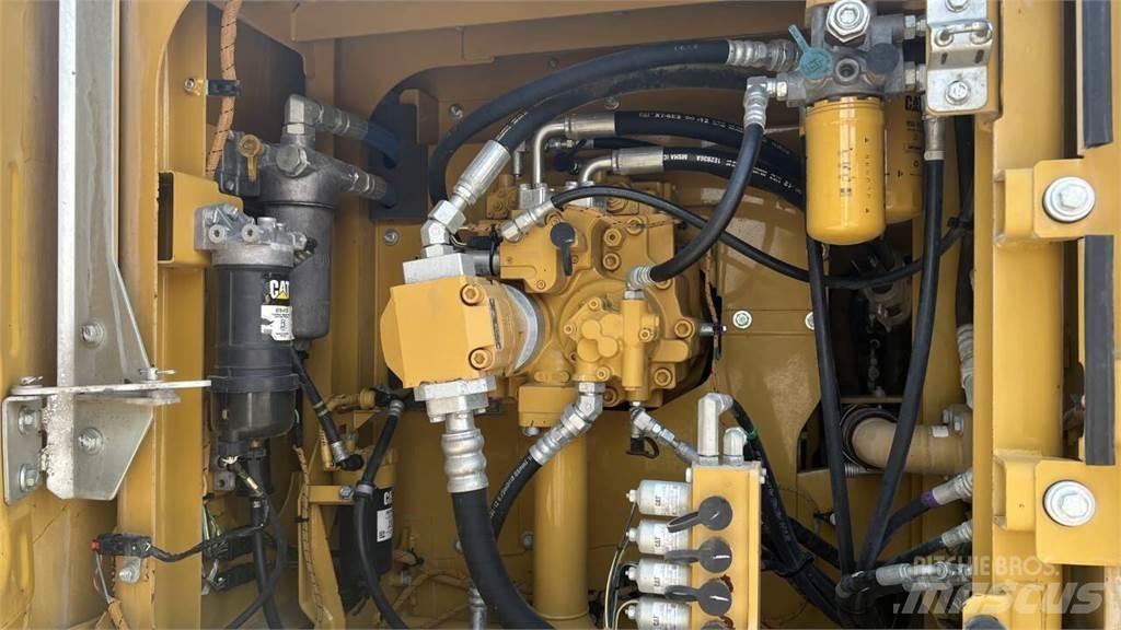 CAT 323 FLN Pásová rýpadla