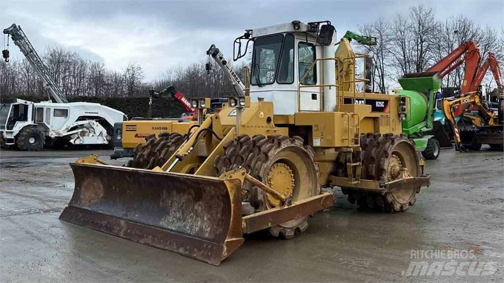 CAT 825C Pásové dozery